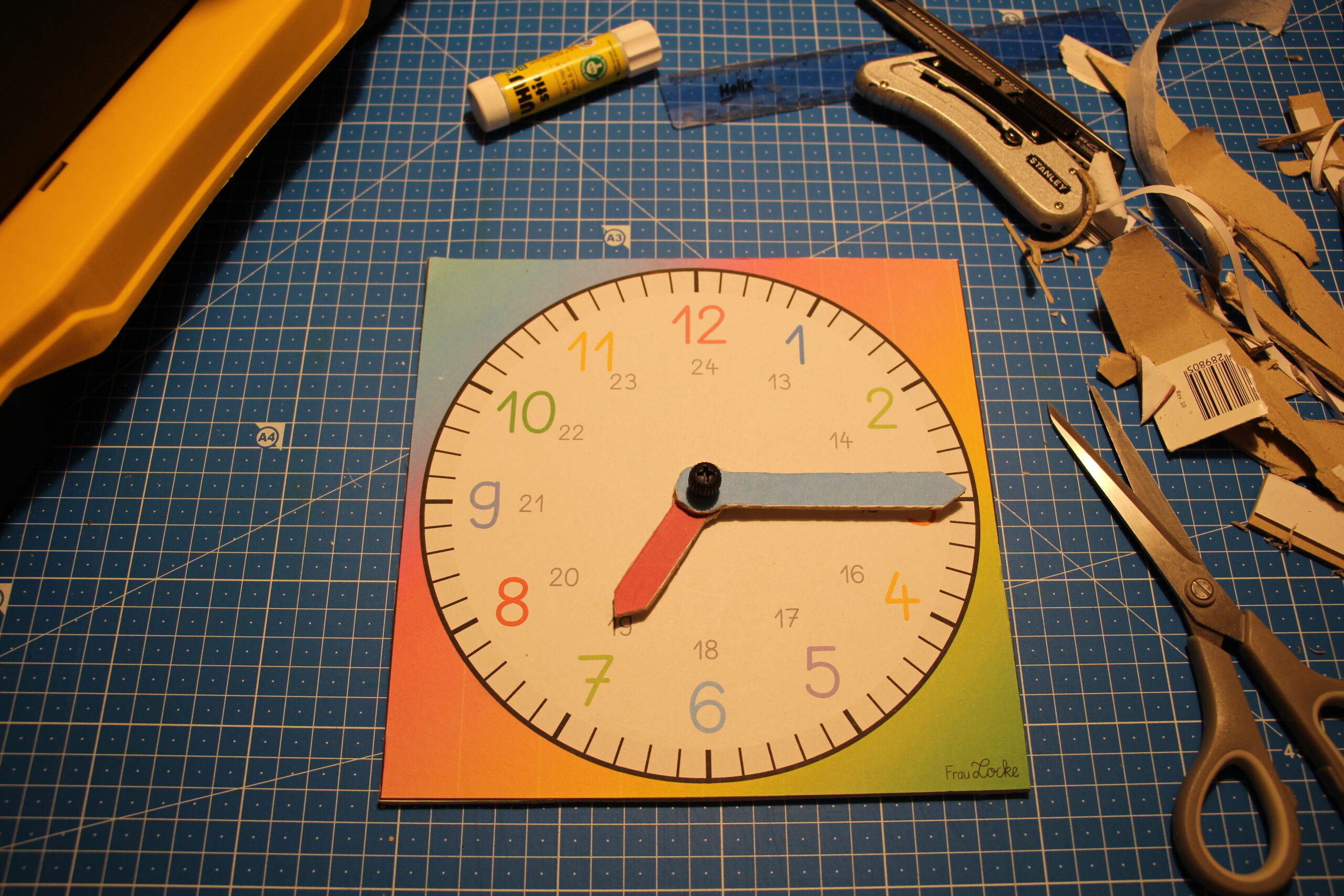 Was mich eine Pappuhr über Dyskalkulie lehrt